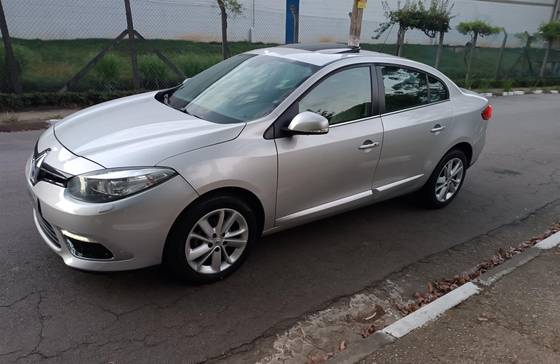 RENAULT FLUENCE 2.0 PRIVILÉGE 16V FLEX 4P AUTOMÁTICO RENAULT FLUENCE 2.0 PRIVILÉGE 16V FLEX 4P AUTOMÁTICO